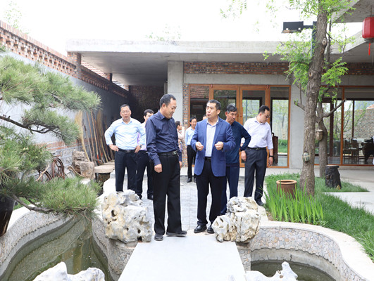 省委政策研究室農(nóng)業(yè)農(nóng)村處副處長王臻等一行蒞臨易豐農(nóng)業(yè)調(diào)研指導工作